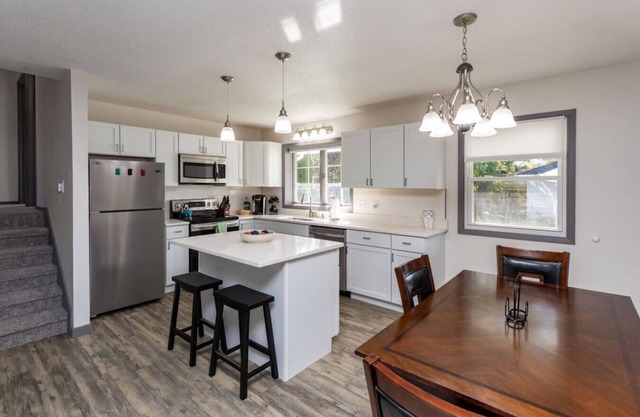 Ankeny Heights - A 4 bedroom and 2 bath home