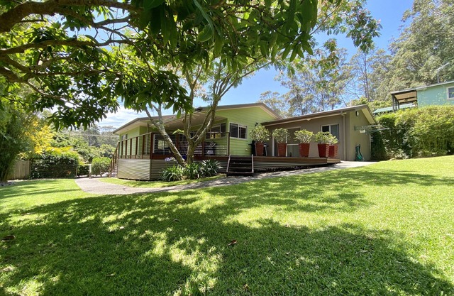 Annabelles Beach House: A/C Wifi Disney+ Indoor-Outdoor Living @ Lake and Ocean