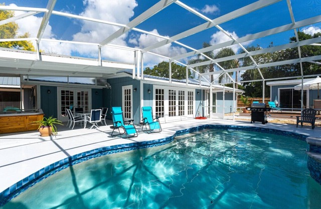 Annie`s Poolside Paradise! Short stays available!