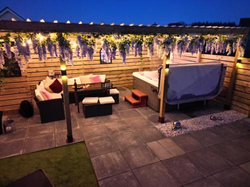 AnnieRose Cottage- Luxury 3bedroom Cottage with Hot Tub