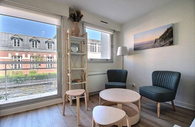 Annonce Professionnelle. Agréable Studio Avec Balcon, Pour 4 Personnes, Le Touquet
