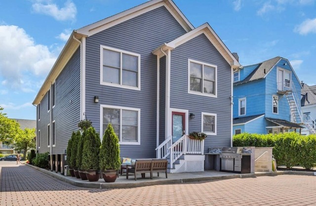 AP 3 Bd Apt 2 BLKS to BEACH, Parking and BBQ!