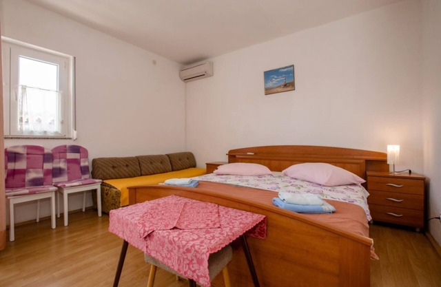 Ap. Tina 6+ 2 - Three Bedroom Apartment, Sleeps 8
