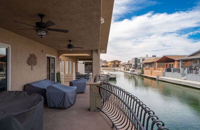 Apache Fyre, Canal Front Dock, Moovlaya Keys