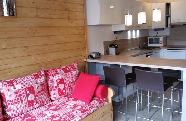 Apart. 2 rooms 33m2, 4th and last floor, large SOUTH balcony
