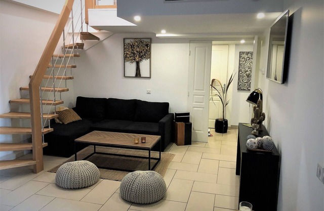 APART DUPLEX CLIMATISE WITH TERRACE IDEALLY LOCATED; 3 BEDROOMS 2 bathrooms