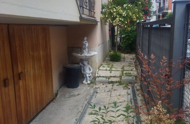 Apartment in property house near sea and center