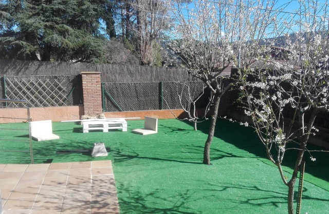 Apartament 20'beach, near BCN, bbq, wifi (fiber) pool- all private, train direct