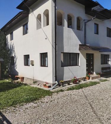 Apartament la casa pe Transrarau