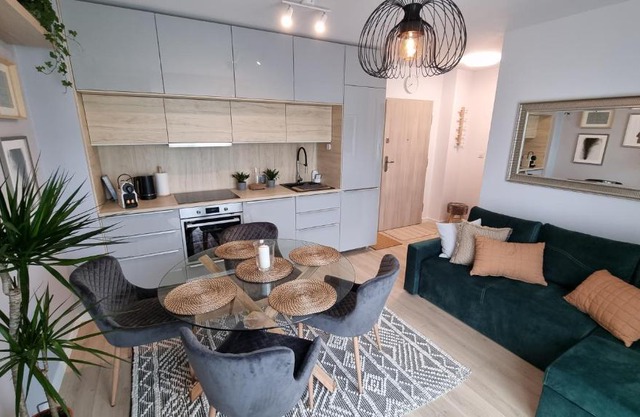 Apartament Młody Gdańsk - bezpłatny parking, mocne WiFi, dobre połączenie z lotniskiem