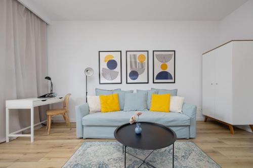 Apartament z 1 Sypialnią Balkonem w pobliżu stacji metra by Noclegi Renters
