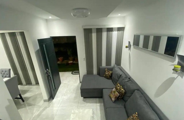 Apartamento a 5 min del Aeropuerto Juan Santamaría. Cerca de Citymall