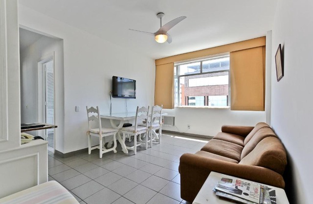 Apartamento Ipanema Posto 9 , 2 quartos com suite 2 quadras da praia