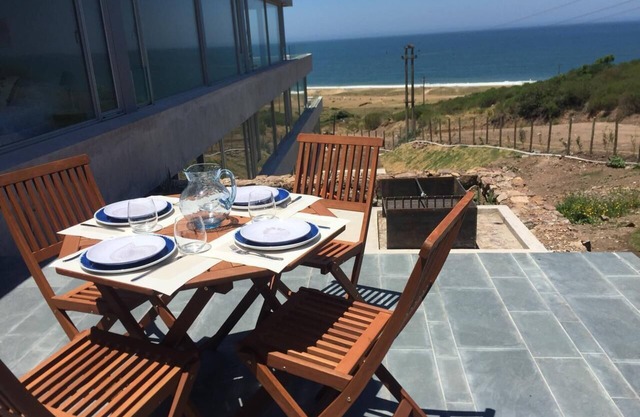 Apartamento moderno con vista al mar.
