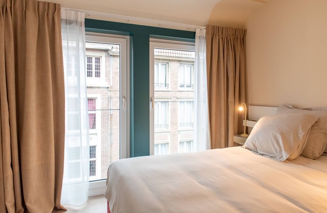 Aparthotel ‘Le Fort Rouge’ in the historical heart of Tournai with splendid view