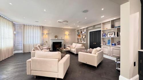APARTINO - Country Estate - Gaming Room