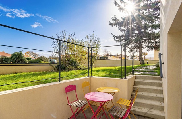 Apartment 'La Chevallerie' with Private Terrace, Private Garden and Wi-Fi