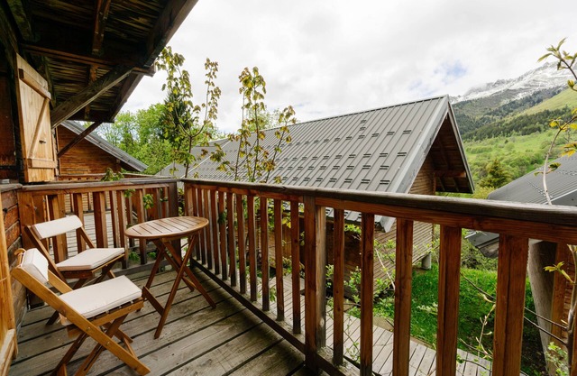 Apartment 'Village Gaulois-appt 48r' with Mountain View and Balcony