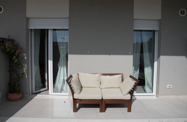 Apartment with newly built garden 400 meters from the sea
