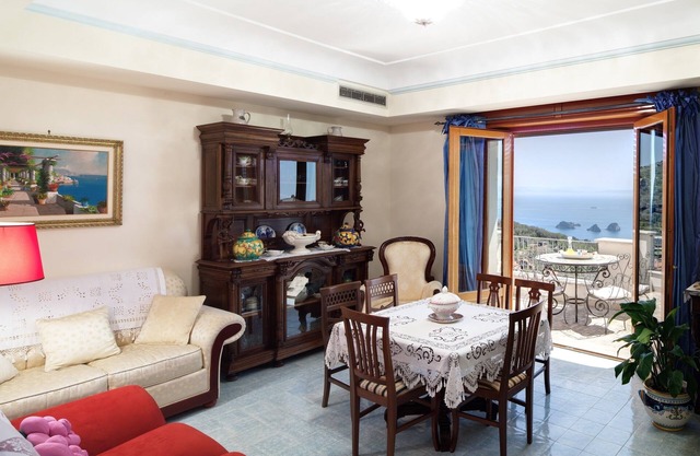 Apartment Ocean - Sorrento coast, with sea view, pool, garden, parking, Wi-Fi