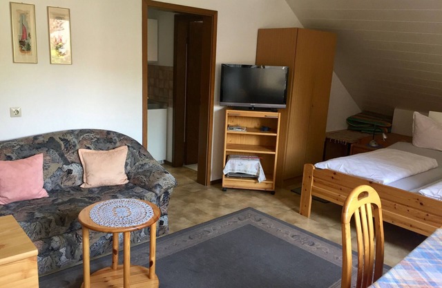 Apartment '5' with Shared Garden, Balcony and Wi-Fi