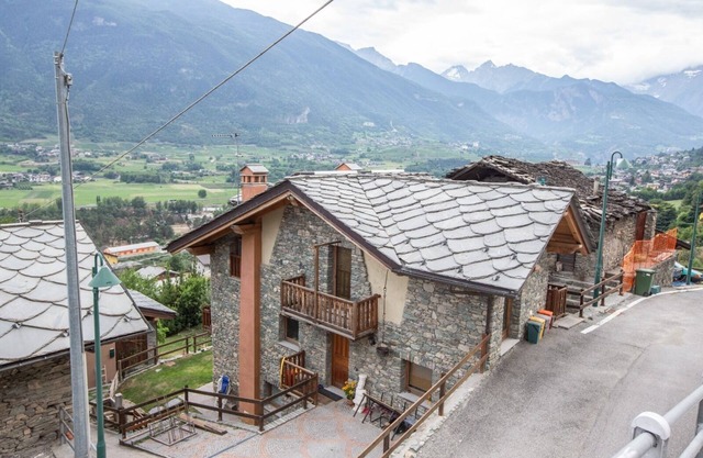 Apartment with garden in Aosta (Casa Alpina - Sarre)