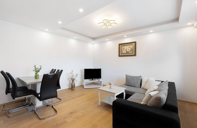 Apartment 'Ferienwohnung Lutherstadt 2' with Shared Terrace and Wi-Fi
