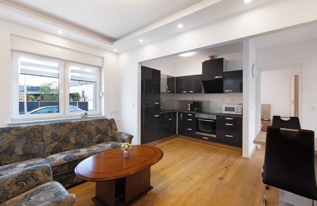 Apartment 'Ferienwohnung Lutherstadt 1' with Private Terrace and Wi-Fi