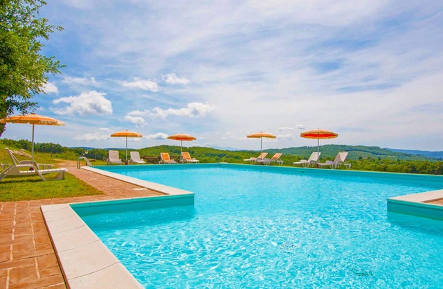 Apartment in the Tuscan hills 4/6 places private garden, swimming pool and parc