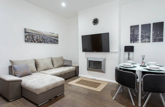 Apartment - 1 Mile from Leeds Central- Park House
