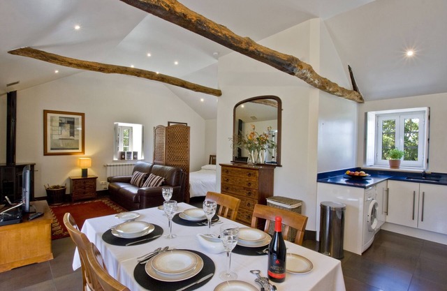 Apartment 1: Spacious, fully equipped, open plan living space
