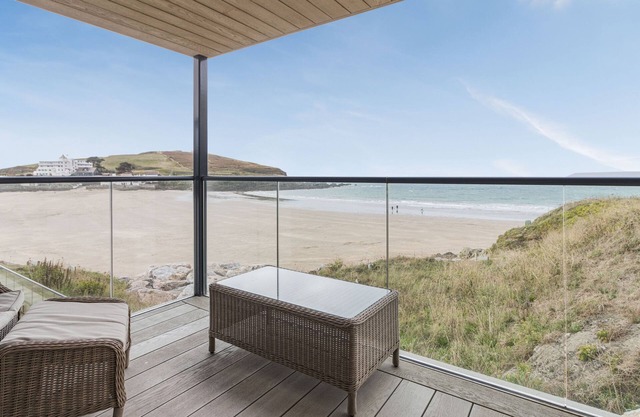APARTMENT 18, BURGH ISLAND CAUSEWAY, with pool in Bigbury-On-Sea