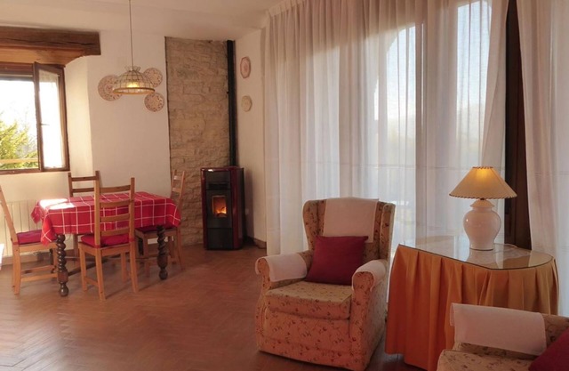 Apartment (2+1pax) next to the river, with pool and 10 minutes from Pamplona.