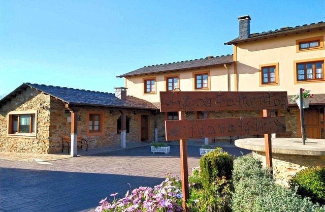 Apartment 2: With porch, pool and garden