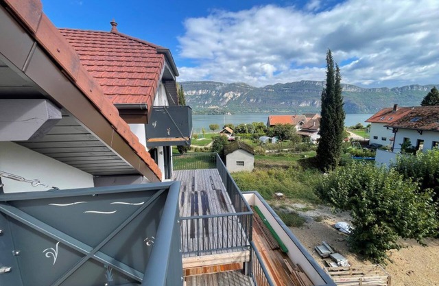 Apartment 20 m from the beach, lake view, direct access