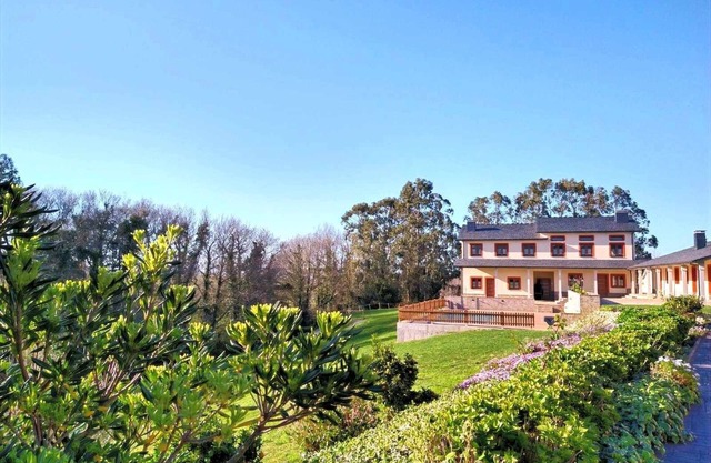 Apartment 3: Overlooking gardens and swimming pool