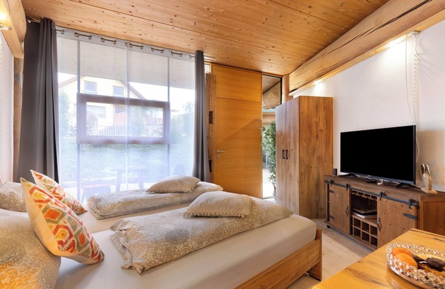 Apartment '-4-die Vier, Studio 25qm' with Private Terrace, Shared Garden and Wi-Fi