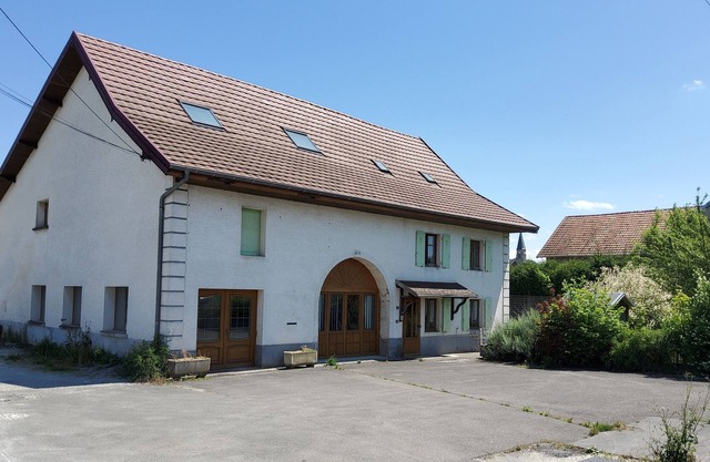 Apartment 5 minutes from the TGV station and the entrance to the A36 motorway