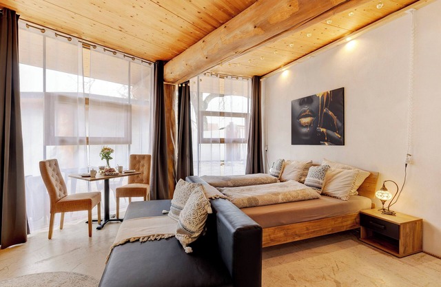 Apartment '-7-die Sieben, Studio 35qm' with Private Terrace, Shared Garden and Wi-Fi