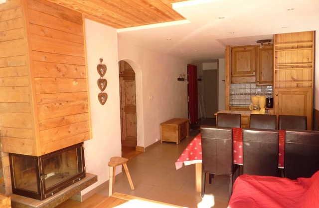 Apartment 8 people next to the ski slopes