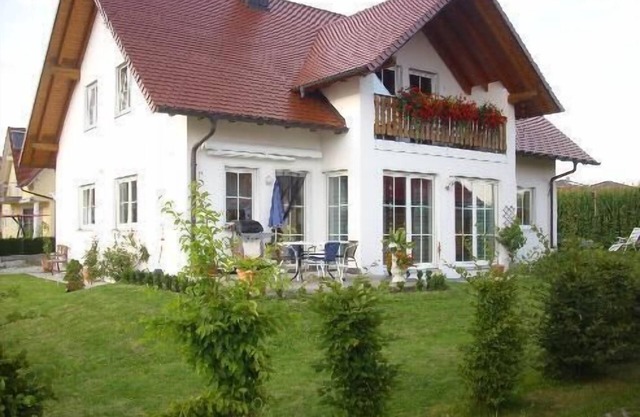 Apartment 95 sqm 4 * near Legoland Günzburg for up to 5 people