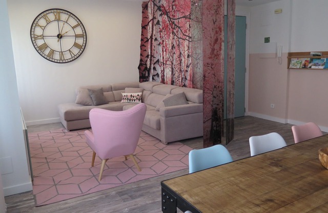 APARTMENT AMPLIO (130m), NEW, in the CENTER (Optional Garage) and DESIGN