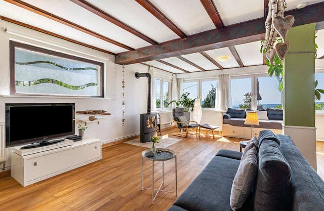 Apartment 'Augensteins Burgzimmer' with Private Terrace and Wi-Fi