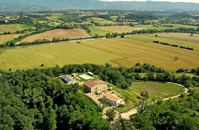 Apartment AZZURRO with garden and pool for couples and families