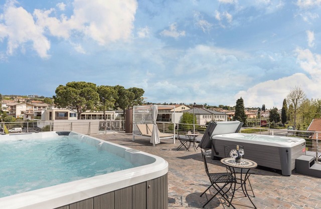Apartment "Bardolino Luxury - Attico" with Lake View, Private Pool & Wi-Fi