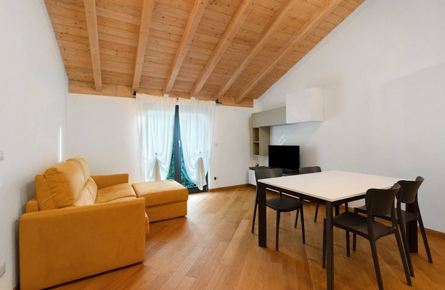 Apartment 'Batman' with Shared Garden, Wi-Fi and Air Conditioning