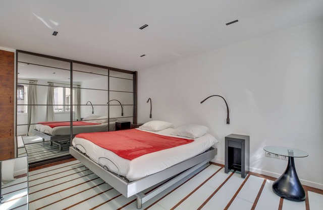 Apartment between Place Vendôme and Place de la Concorde.