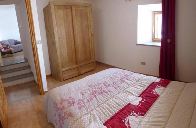 Apartment 'Bilocale Vista Monte Bianco' with Mountain View, Shared Garden and Balcony