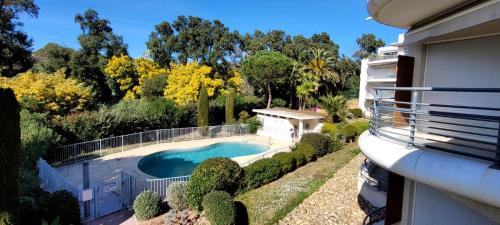 Apartment Blue Riviera - am Strand mit Meerblick und Pool by Riviera HomeLife