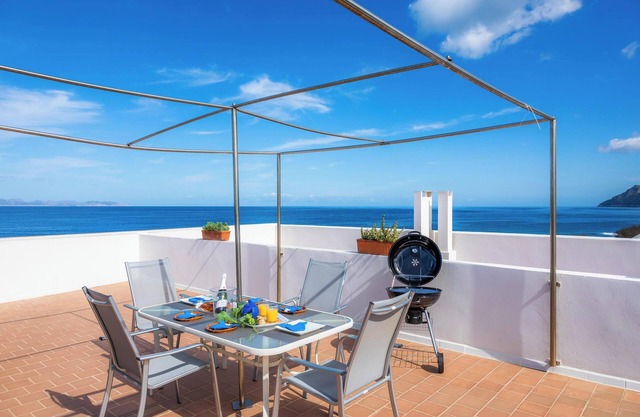 Apartment Brisa Marina with Sea View, Mountain View, Wi-Fi, A/C, Balcony & Garden